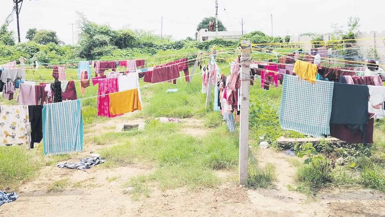 పెద్దపల్లి బీసీ గురుకులంలో అన్నీ అసౌకర్యాలే