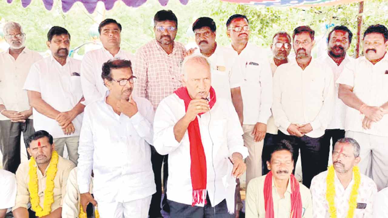 నేతన్నల సమస్యలు పరిష్కరించాలి