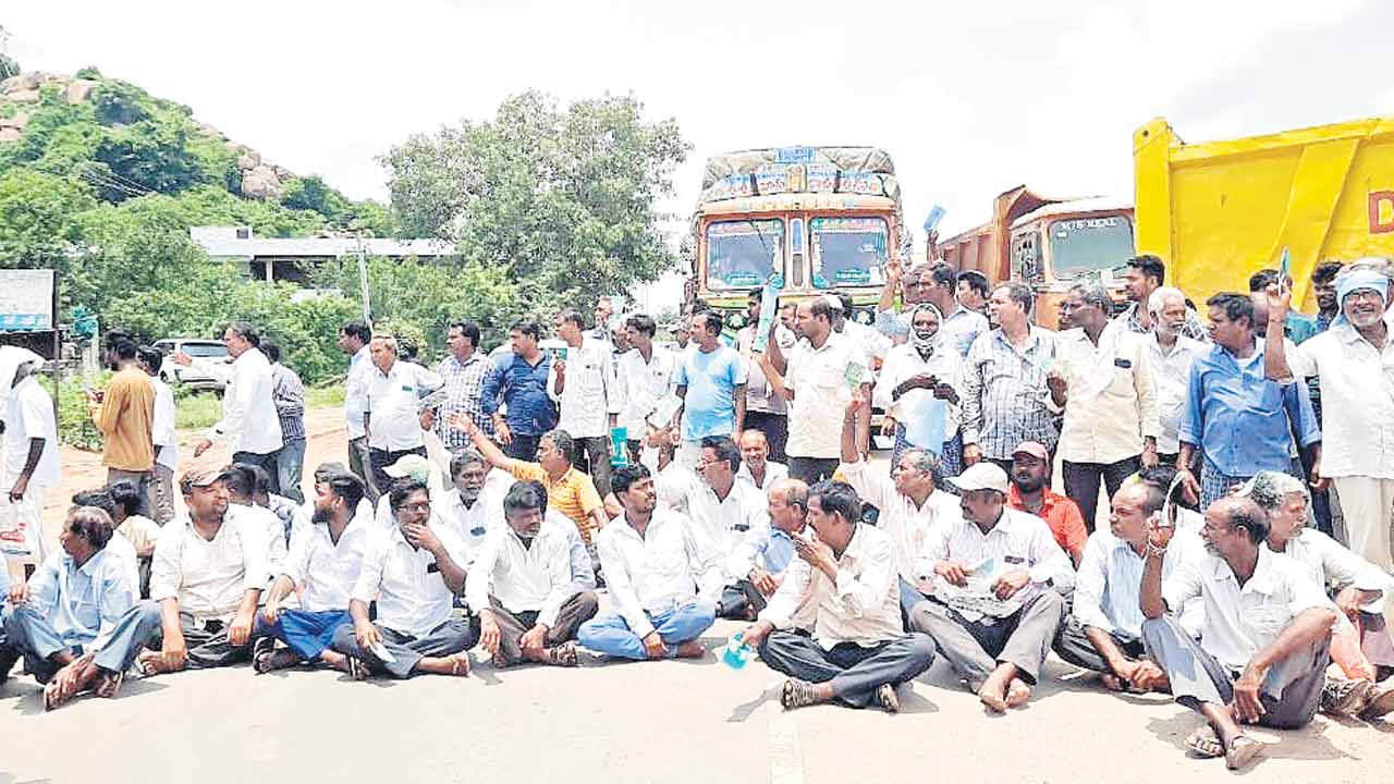 రుణమాఫీ కోసం రణం