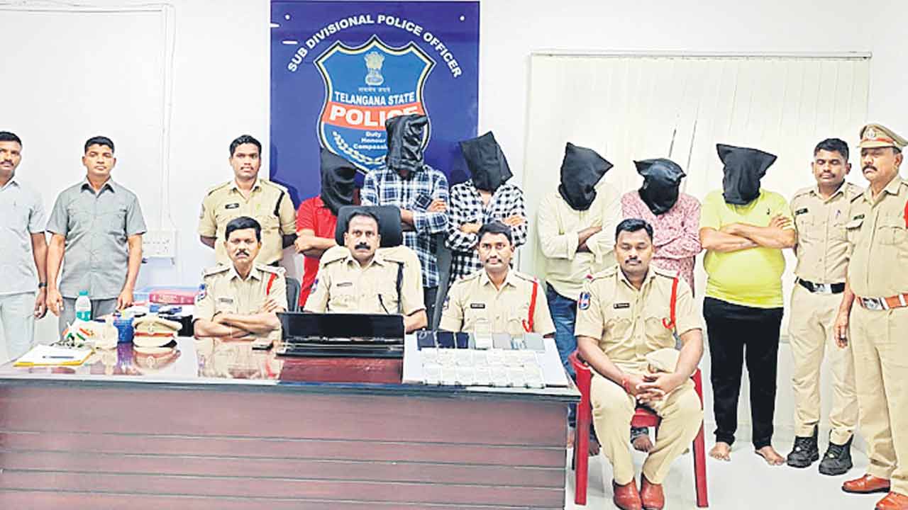 నకిలీ ఇచ్చి అసలు దోపిడీ