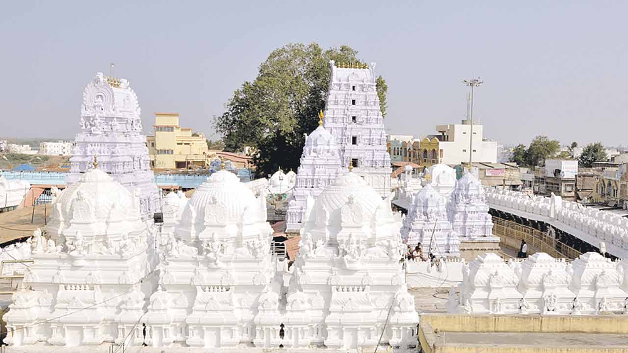 దేవాదాయ శాఖలో బదిలీలు