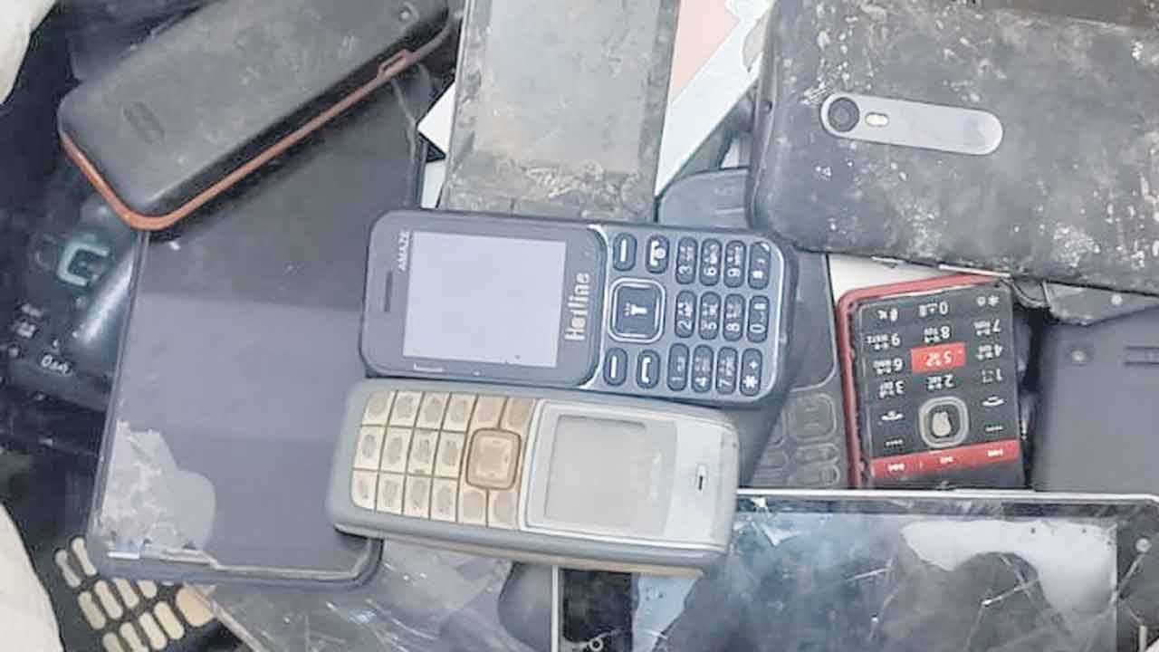 మీ పాత ఫోన్లు అమ్ముతున్నారా.. జాగ్రత్త!