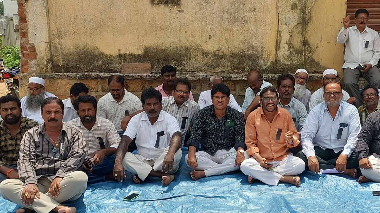 రేషన్‌ బియ్యం రాలే..