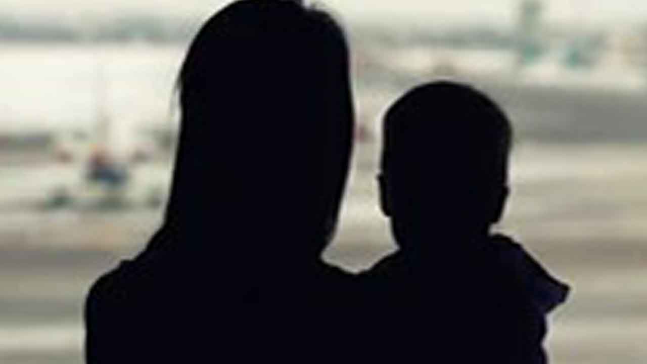 అనాథలుగా నమ్మించి.. బిడ్డలను అమ్మిన తల్లి!