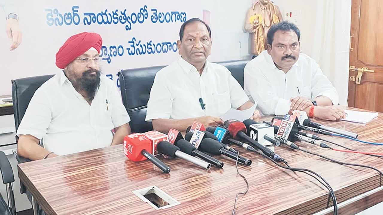 నమ్మిన రైతులను నట్టేట ముంచిన్రు