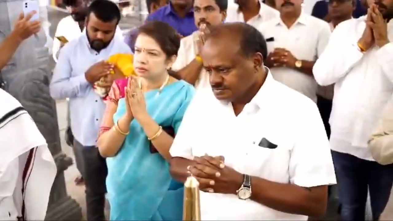 HD Kumaraswamy | ఇస్కాన్‌ టెంపుల్‌ను సందర్శించిన కేంద్రమంత్రి కుమారస్వామి దంపతులు.. video