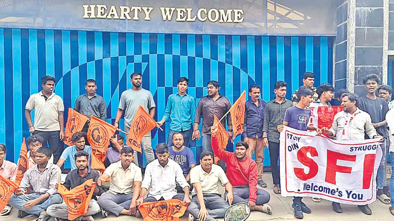 Little Flower High School | ఉప్పల్‌ లిటిల్‌ ఫ్లవర్‌ స్కూల్‌లో చిన్నారితో విద్యార్థి అసభ్యప్రవర్తన..