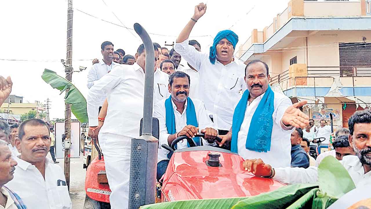 కాంగ్రెస్‌ ఎమ్మెల్యేకు ఝలక్‌