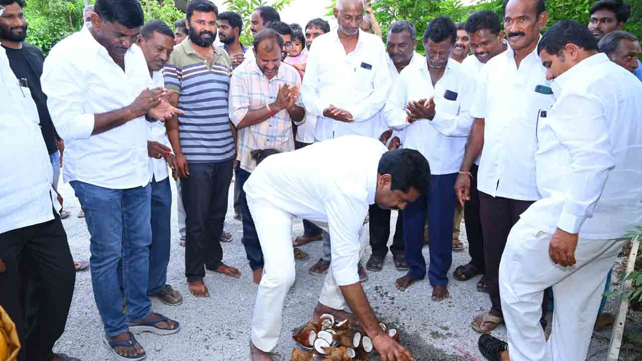 సీసీరోడ్డు పనులు ప్రారంభం