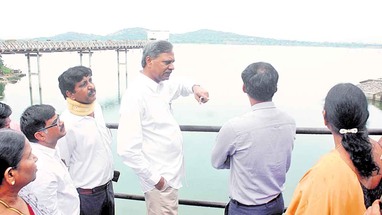 రెండు నెలలైనా సాగు నీరివ్వరా?