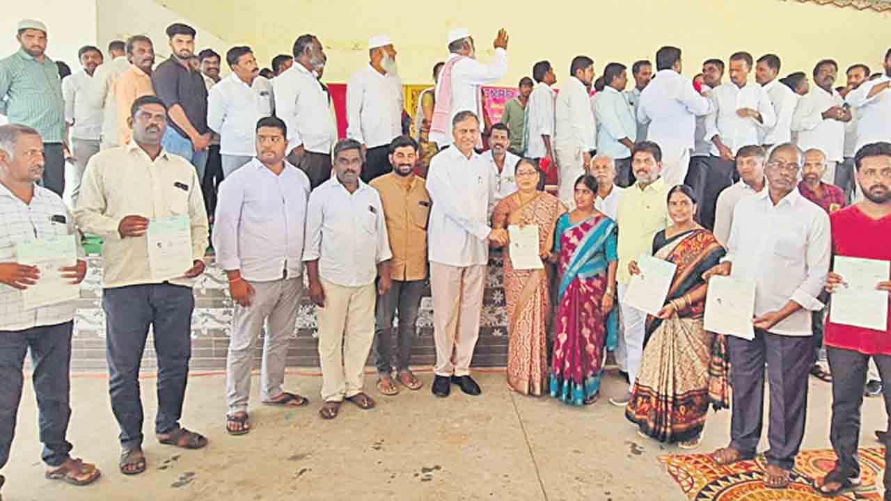 రైతులను గోస పెడుతున్న కాంగ్రెస్‌
