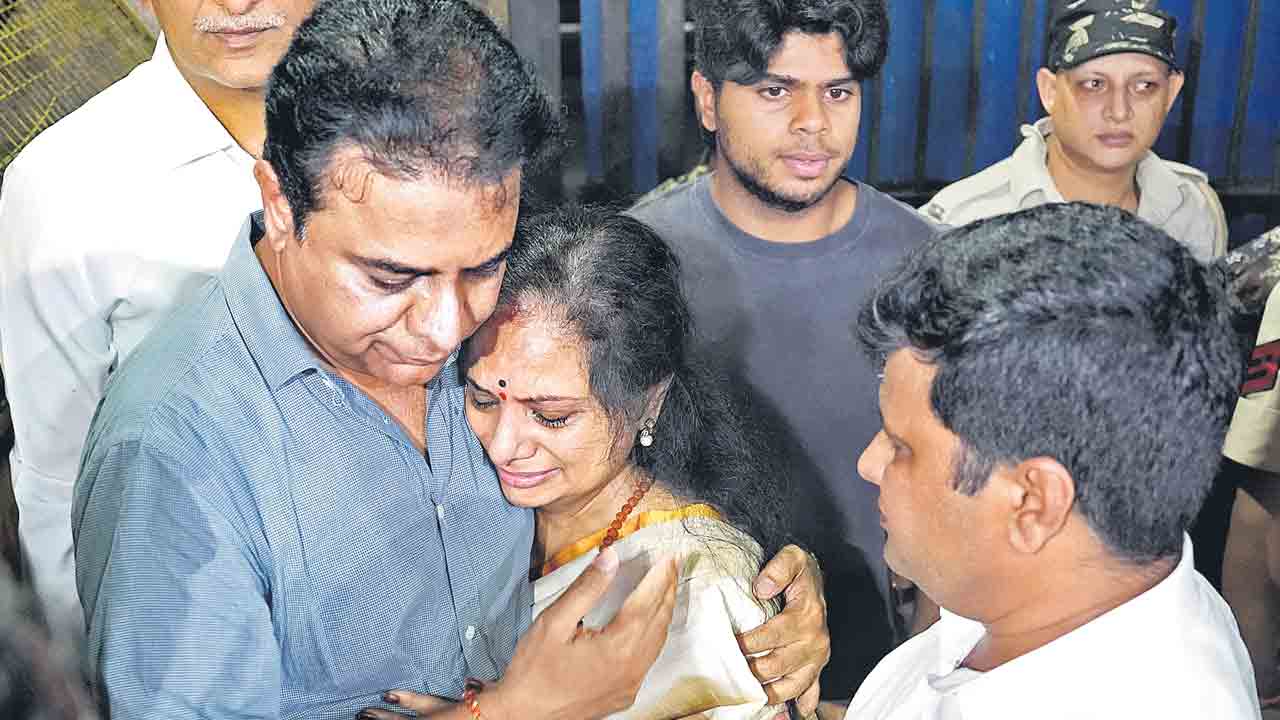 MLC Kavita | ఉద్విగ్న వాతావరణంలో కవిత విడుదల.. తీహార్‌ జైలు వద్ద భారీ స్వాగతం