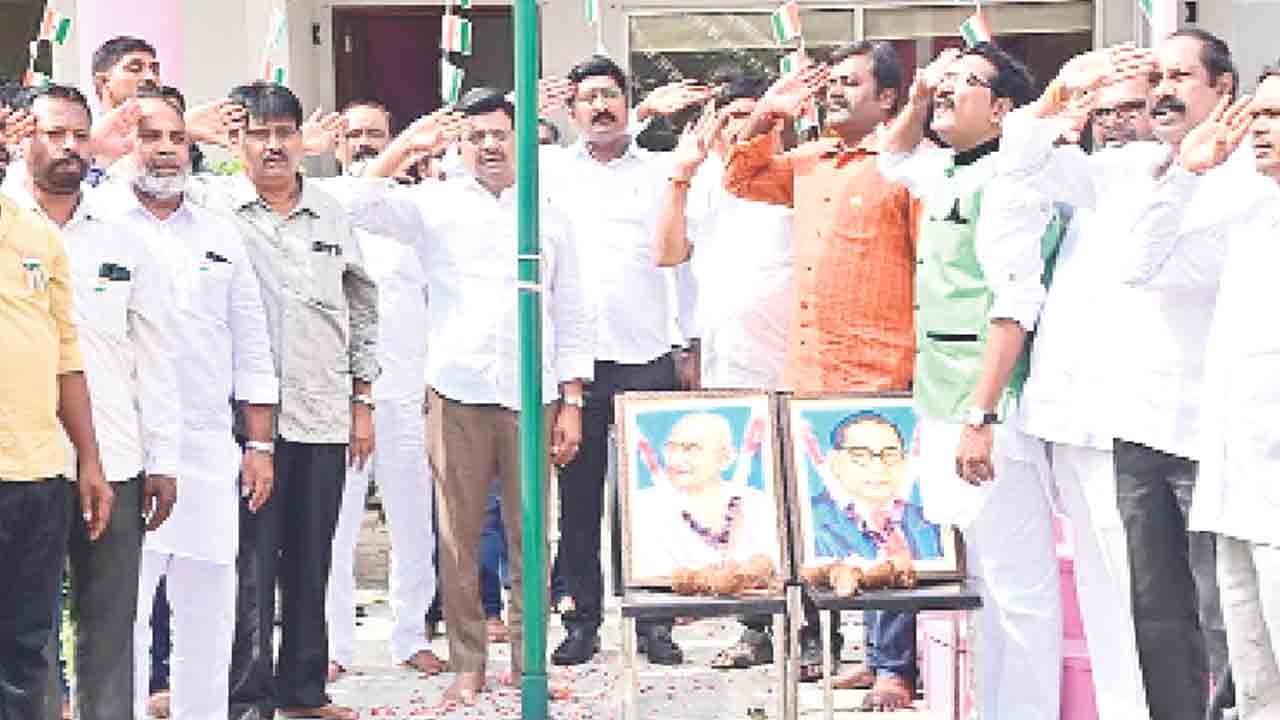 కేసీఆర్‌ పాలన దేశానికే ఆదర్శం