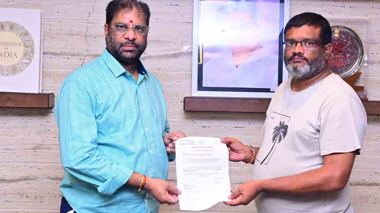 సీఎంఆర్‌ఎఫ్‌ ఎల్‌వోసీ అందజేత