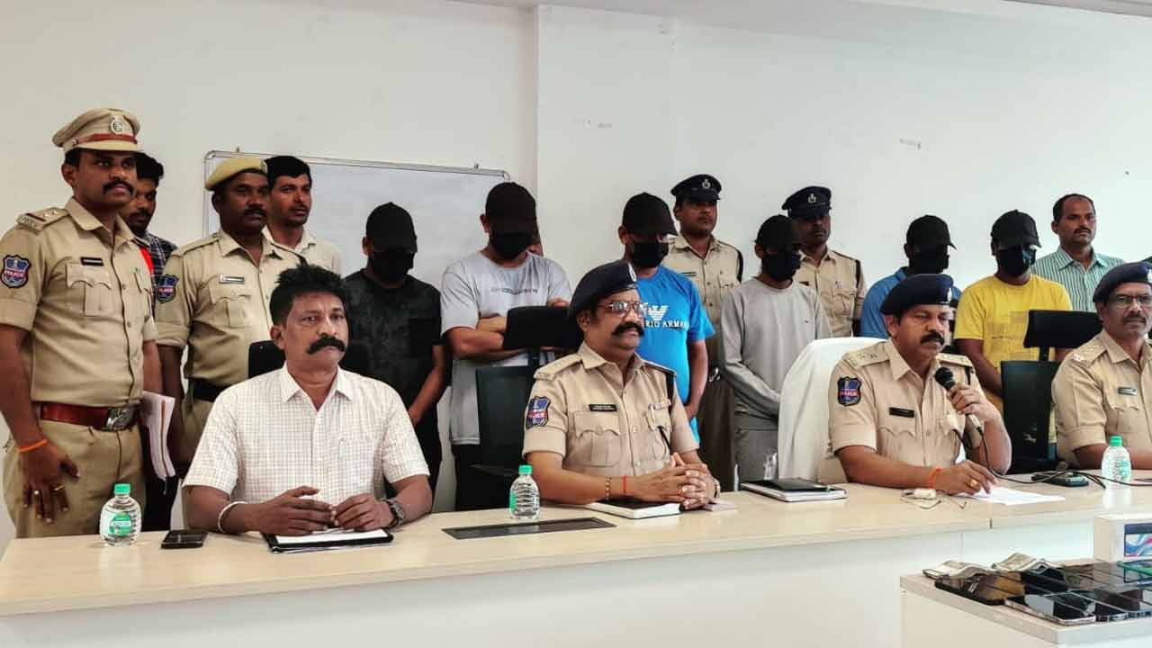 సైబర్‌ క్రైం ముఠా అరెస్ట్‌