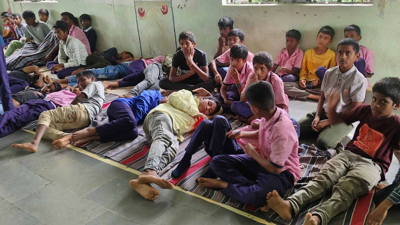 40 మందికి అస్వస్థత