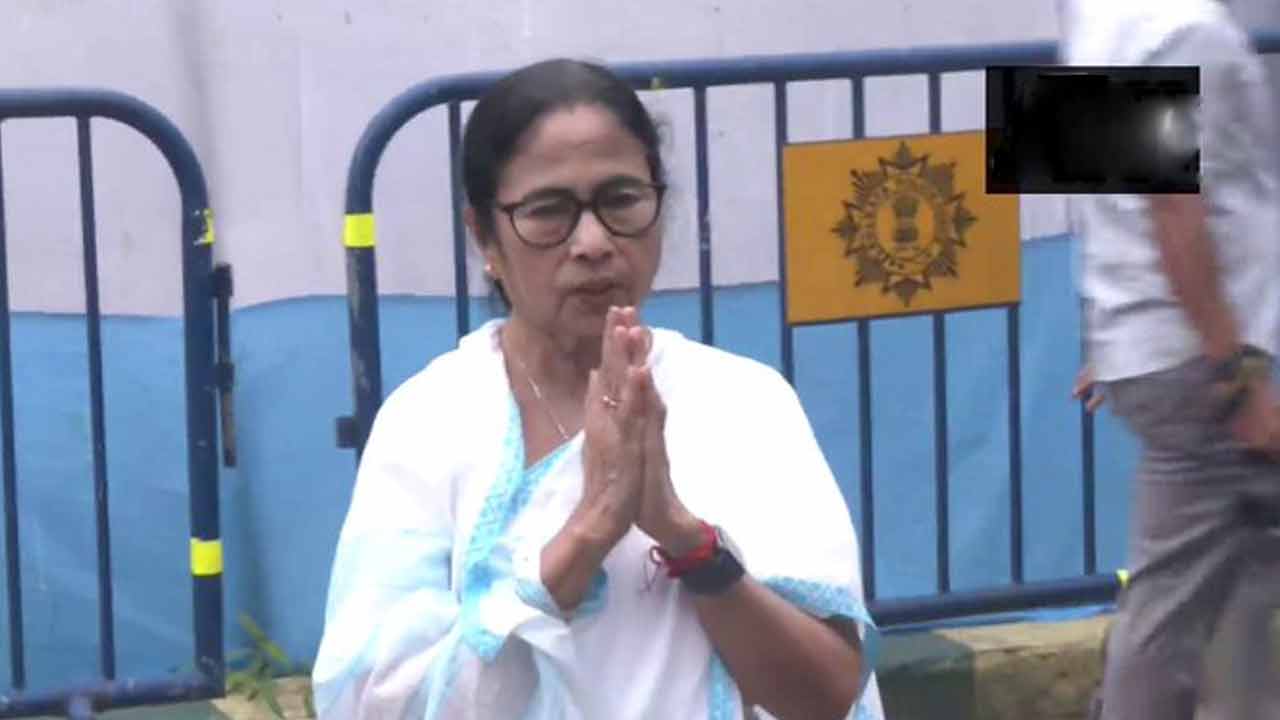 Mamata Banerjee | బెంగాల్‌ ప్రజలారా శాంతంగా ఉండండి.. బంగ్లాదేశ్‌లో పరిస్థితిపై సీఎం మమత స్పందన..!