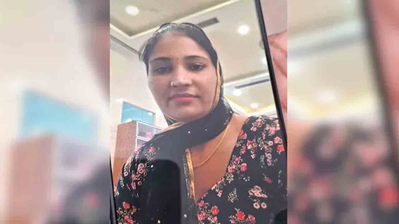 Man Shoots At Family From Flyover | స్కూటీకి బైక్‌ తగిలిందని.. ఫ్లైఓవర్ పైనుంచి వ్యక్తి కాల్పులు,   మహిళ మృతి