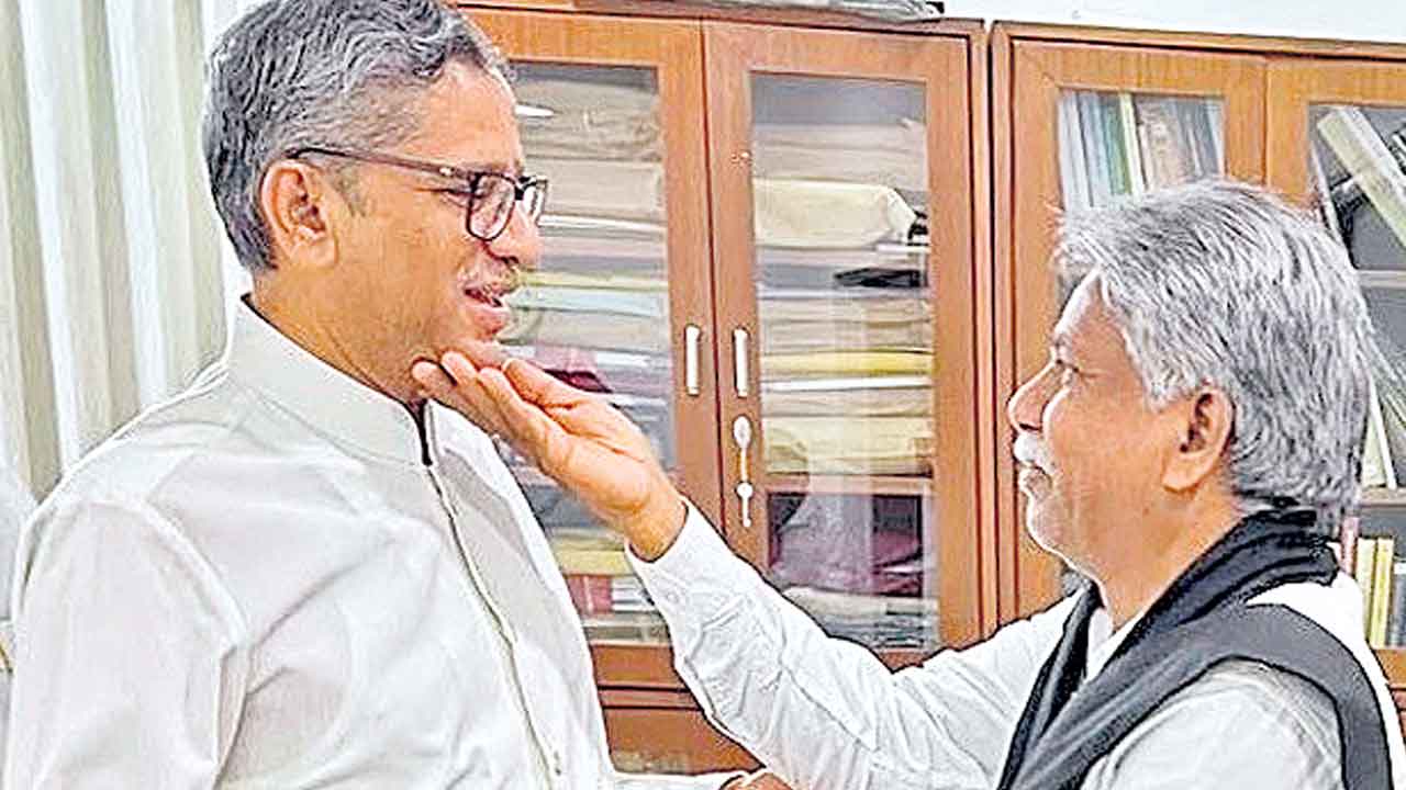 మాజీ సీజేఐ రమణతో మందకృష్ణ భేటీ