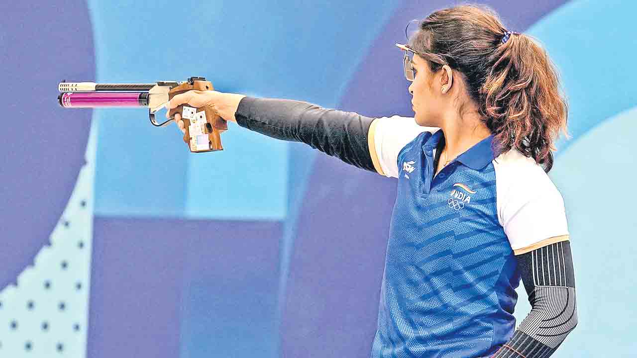 Manu Bhakar | మూడో మెడల్‌ లోడింగ్‌.. 25 మీటర్ల పిస్టల్‌ ఈవెంట్‌ ఫైనల్‌కు మను భాకర్‌