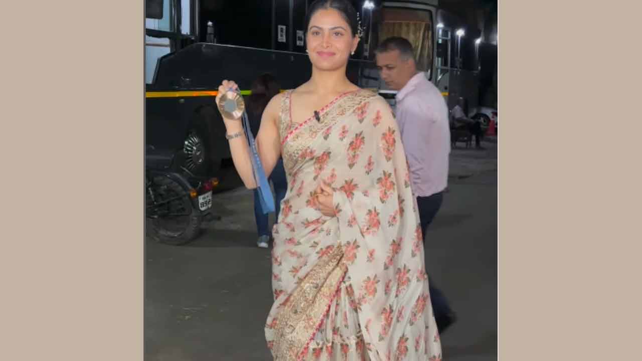 Manu Bhaker | ట్రెడిషనల్ లుక్‌లో అదరగొట్టిన మనూ భాకర్.. ఆమె చీర ఖరీదు తెలిస్తే షాకే..!