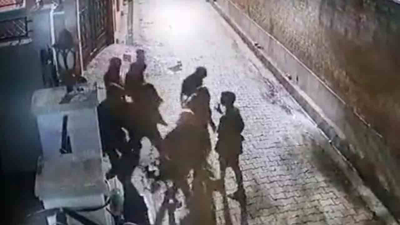 Thieves Loot Bizman | వ్యాపారి ఇంట్లోకి చొరబడిన దొంగలు.. లక్షల విలువైన నగలు, డబ్బు దోపిడీ