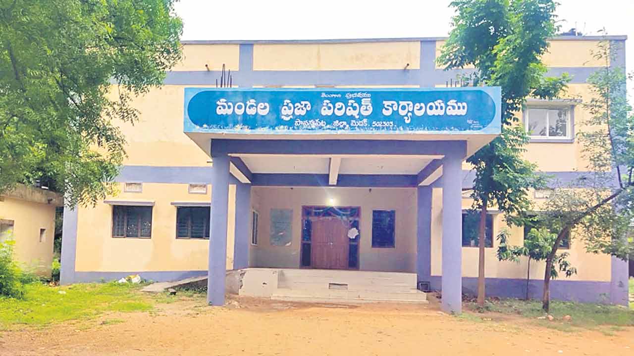 ఇన్‌చార్జి ఎంపీవో వేధింపులు !