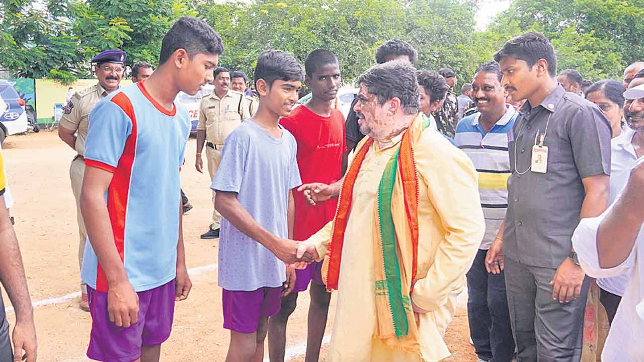 క్రీడలపై ఆసక్తి పెంచుకోవాలి