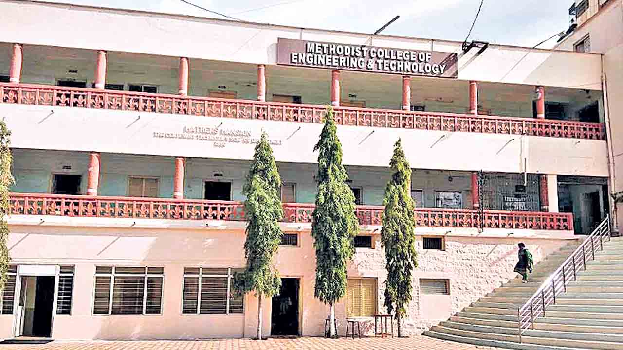 Engineering | ఇంజినీరింగ్‌కు బెస్ట్‌ మెథడిస్ట్‌.. కళాశాలలో సీటుపొందేందుకు విద్యార్థుల పోటీ