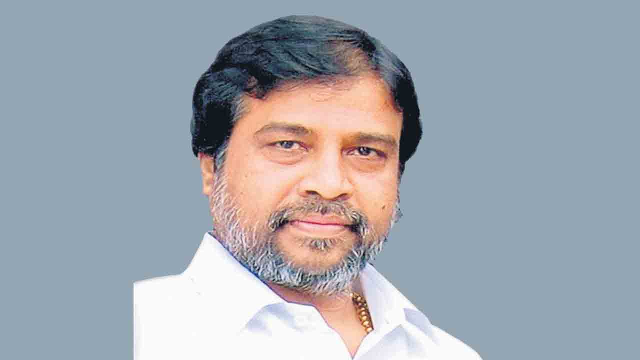 వైద్య సిబ్బందికి ప్రతి నెలా వేతనాలు