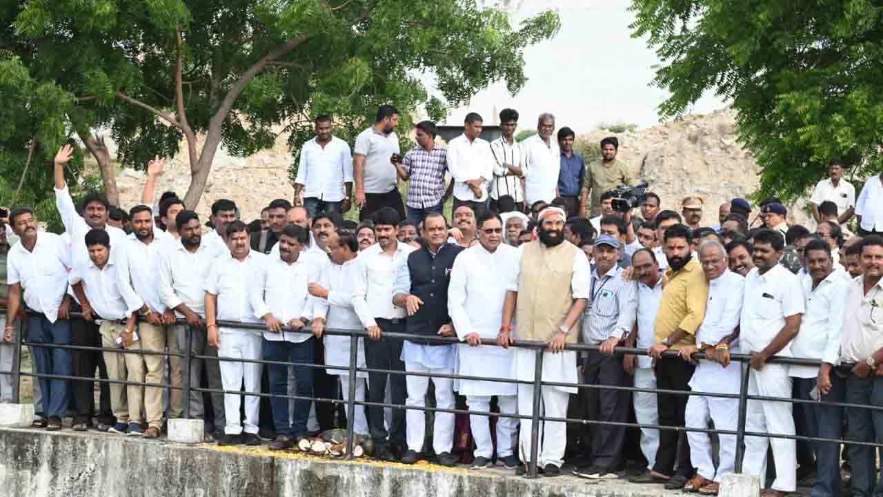 మూడేండ్లలో ప్రాజెక్టులు పూర్తి