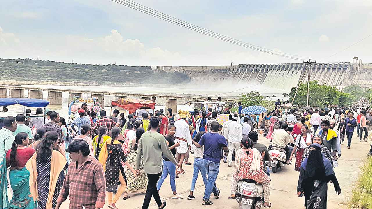 సాగర్‌కు తగ్గిన వరద