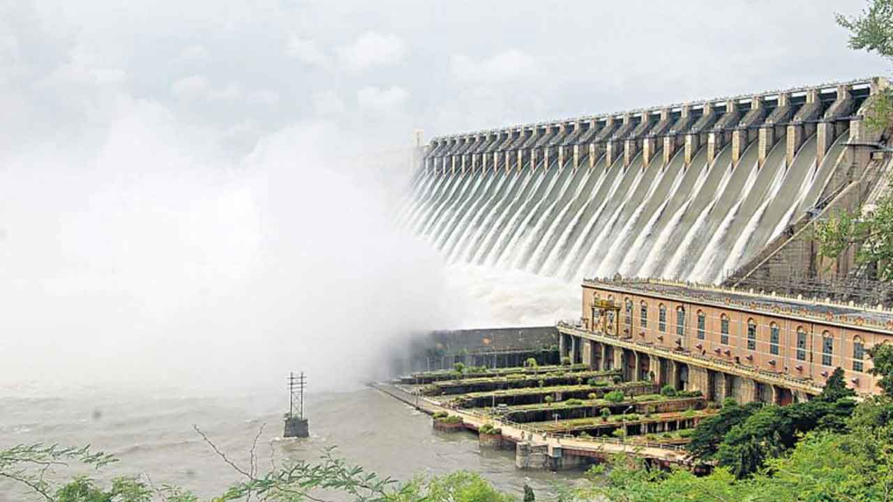 Nagarjuna Sagar | సాగర్‌లో ఏపీ అధికారుల దౌర్జన్యం.. క్రస్ట్‌ గేట్ల వద్ద వాక్‌వే బ్రిడ్జి తాళం ధ్వంసం