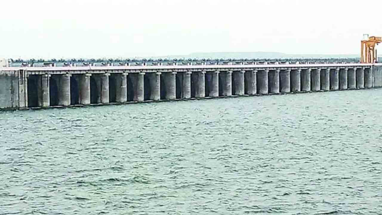 AP reservoirs | ఏపీ జలాశయాలకు పెద్ద ఎత్తున కొనసాగుతున్న వరద ప్రవాహం