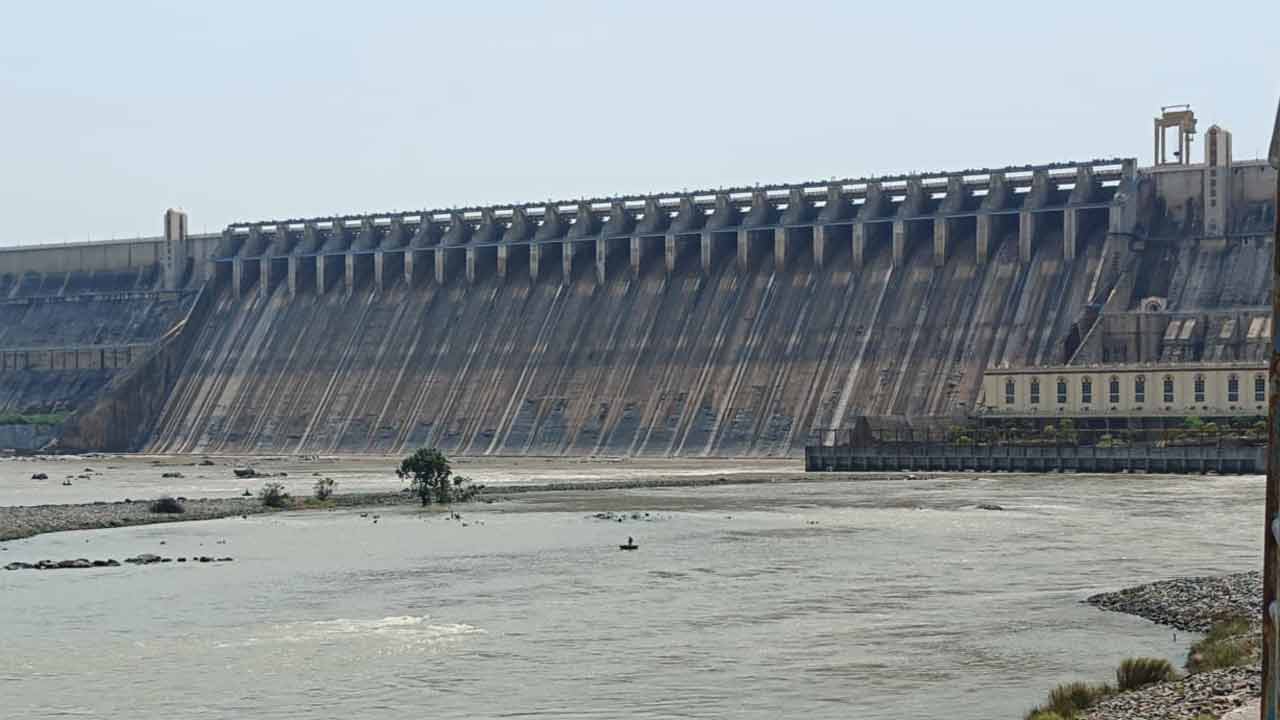 సాగర్‌ క్రస్ట్‌ గేట్ల మూసివేత