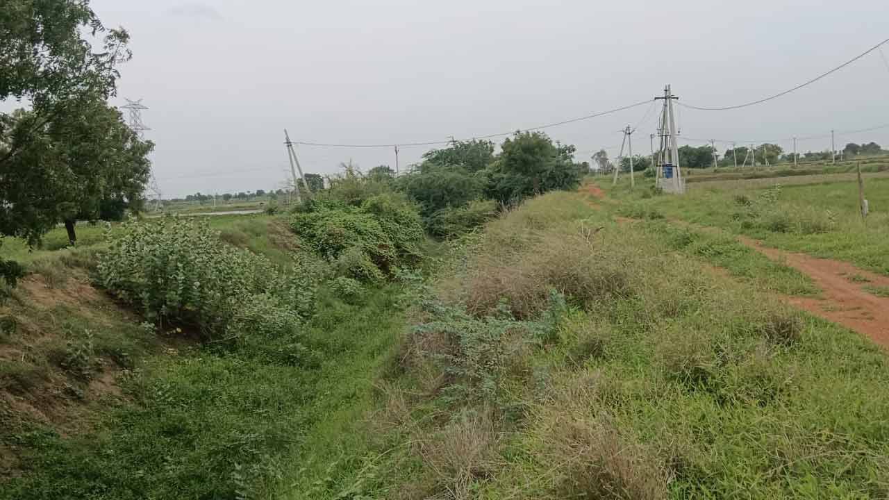 కాల్వలు ఇలా.. నీళ్లు వచ్చేదెలా?