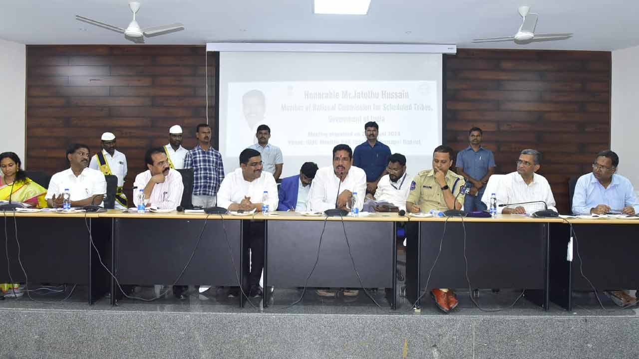 గిరిజన సమస్యలను ప్రత్యేక శ్రద్ధతో పరిషరించాలి