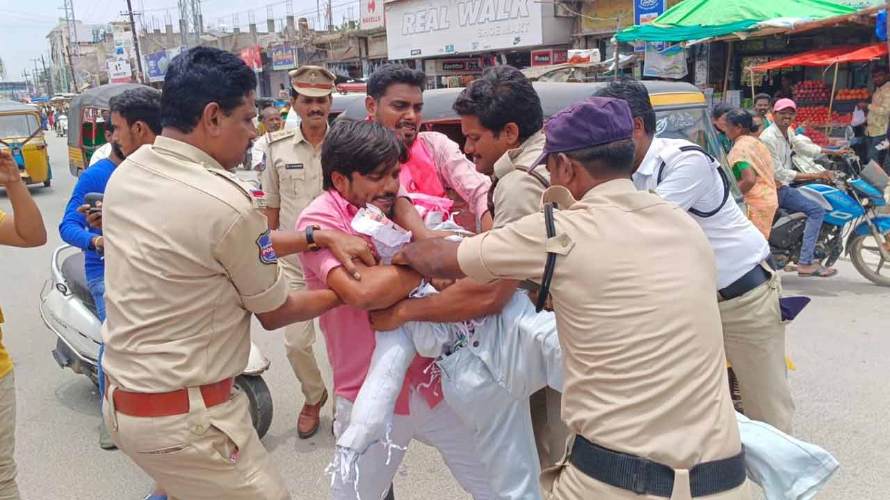 జాబ్‌ క్యాలెండర్‌పై భగ్గుమన్న నిరుద్యోగులు