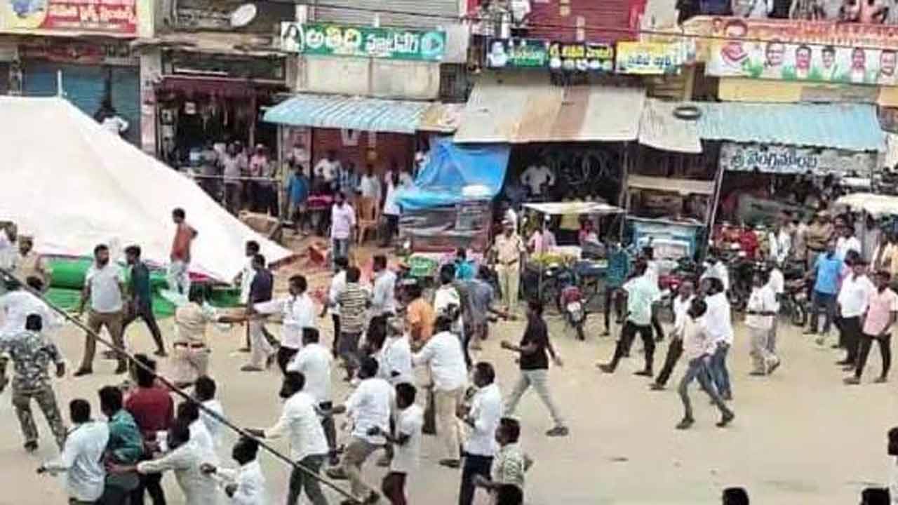 రైతు శిబిరంపై కాంగ్రెస్‌ దౌర్జన్యకాండ