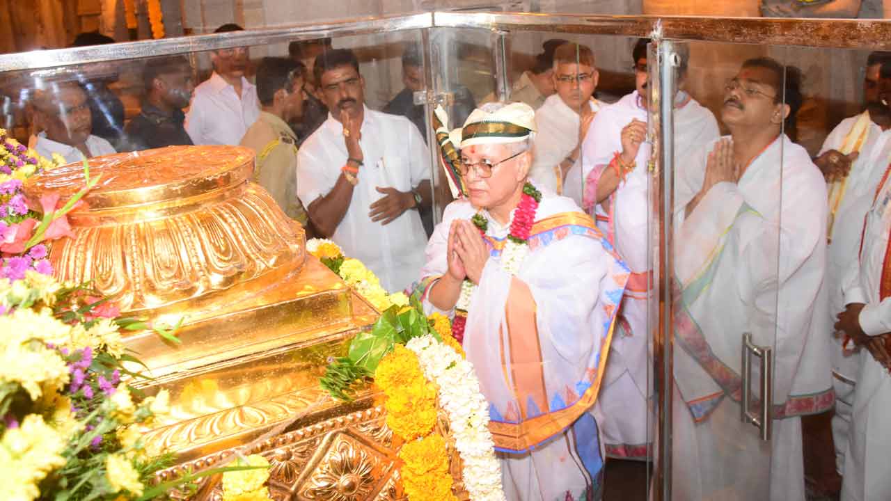 లక్ష్మీనరసింహుడి సేవలో గవర్నర్‌ జిష్ణుదేవ్‌ వర్మ