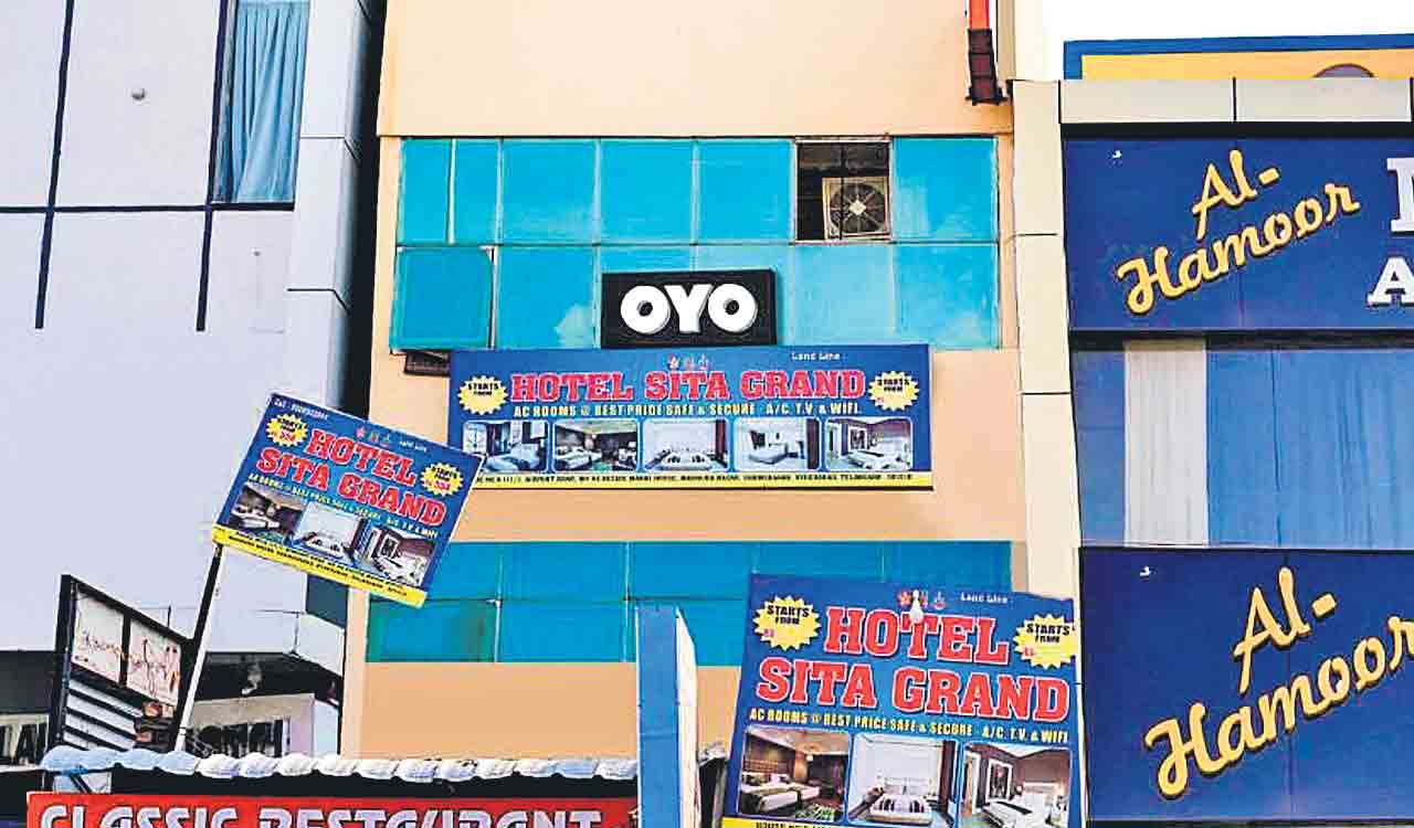 Oyo Rooms | సీక్రెట్‌ కెమెరాలు.. ఓయో రూంలోకి వచ్చిన జంటలే లక్ష్యం