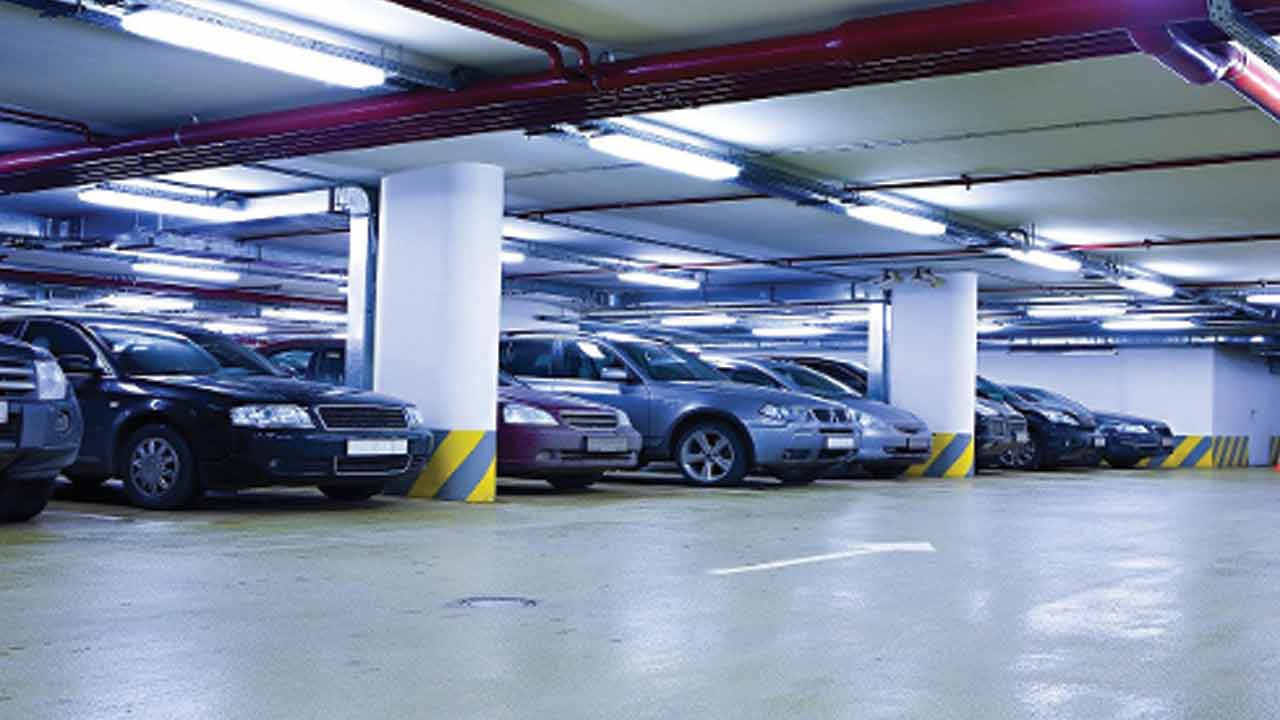 Parking Fee | నిబంధనలకు విరుద్ధంగా పార్కింగ్‌ ఫీజు వసూలు.. మాల్స్‌, మల్టీప్లెక్స్‌లకు నోటీసులు