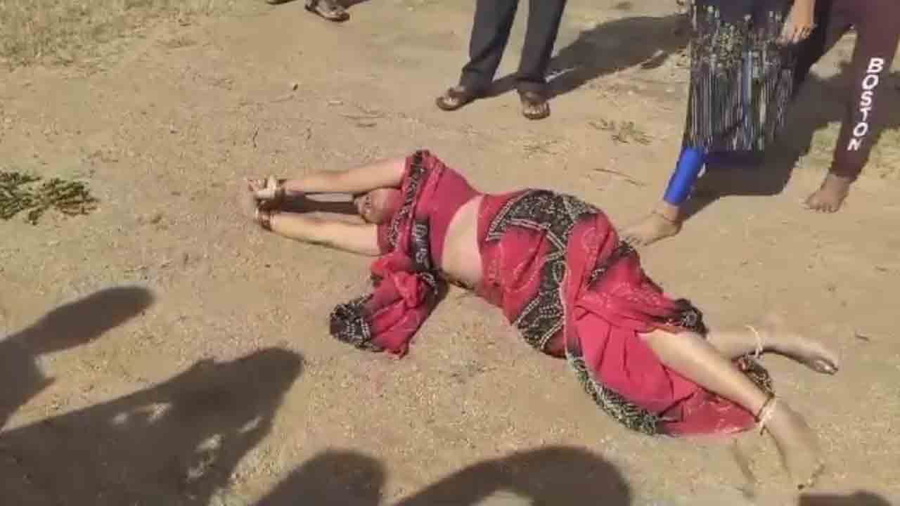 Peddapur Gurukul | గురుకుల స్కూల్లో పాముకాట్ల కలకలం.. మహిళకు పూనకం.. బడిలో నాగదేవత గుడి కట్టాలని సందేశం