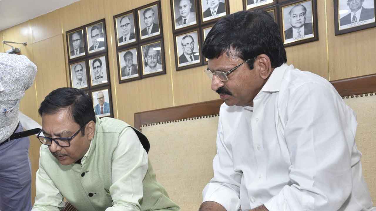 ఖమ్మం-వరంగల్‌ అలైన్‌మెంట్‌ మార్చండి