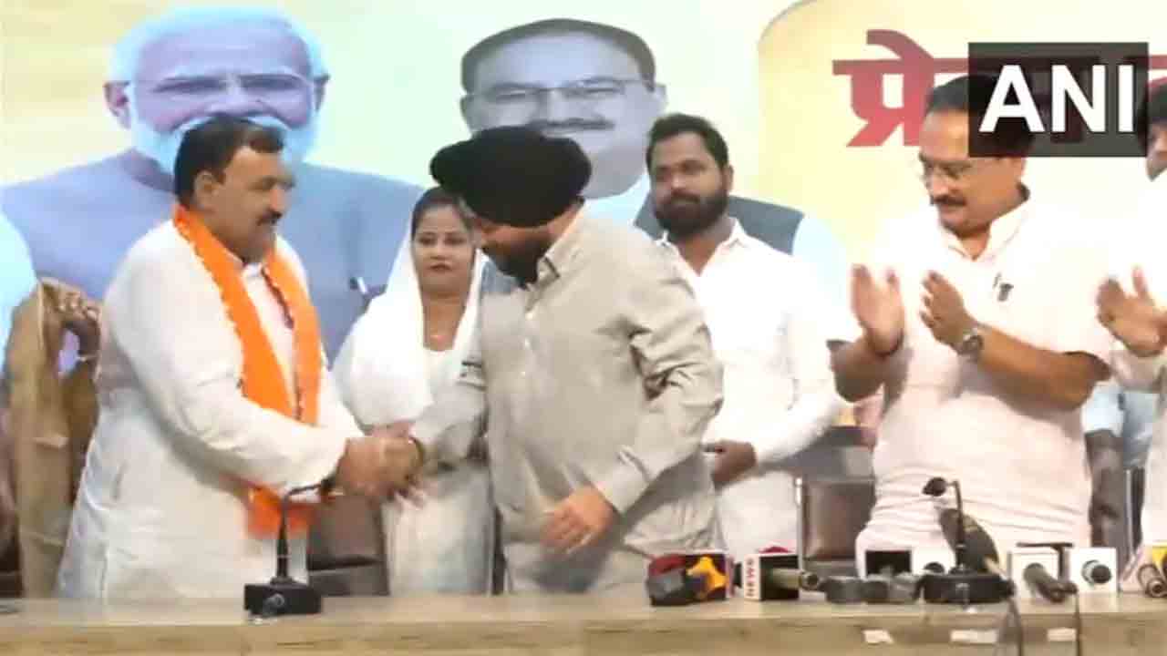 AAP | బీజేపీ గూటికి ఆప్ కౌన్సిలర్లు