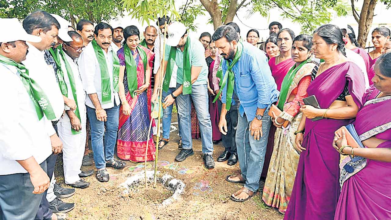 ‘పార్కులను అభివృద్ధి చేయండి’