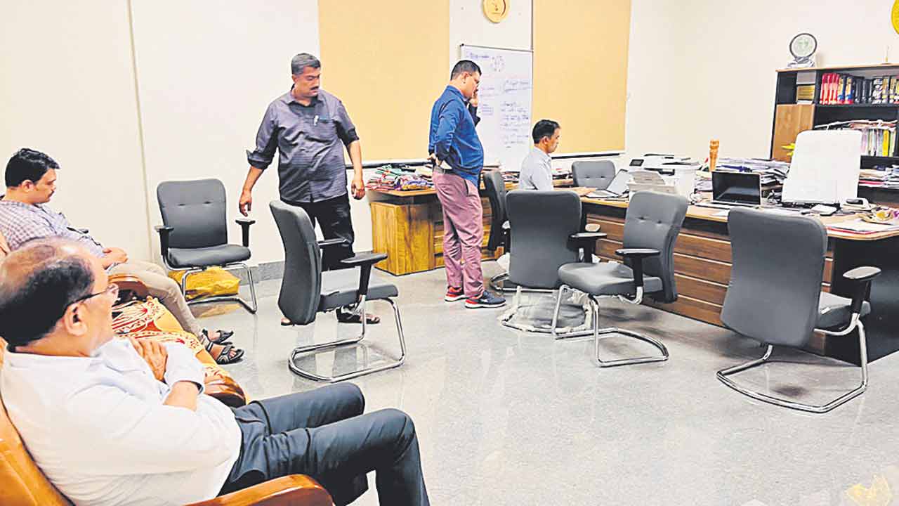 కంచే చేను మేస్తే…!