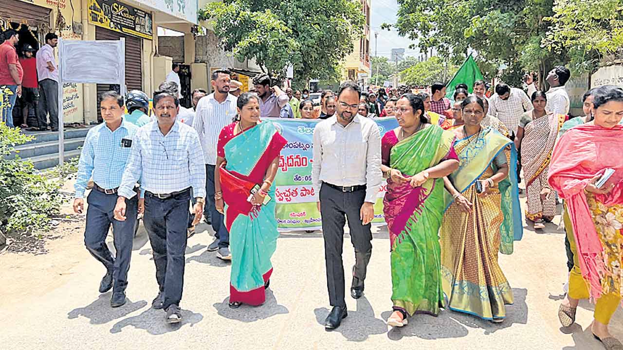 పరిసరాల పరిశుభ్రత ప్రతి ఒక్కరి బాధ్యత