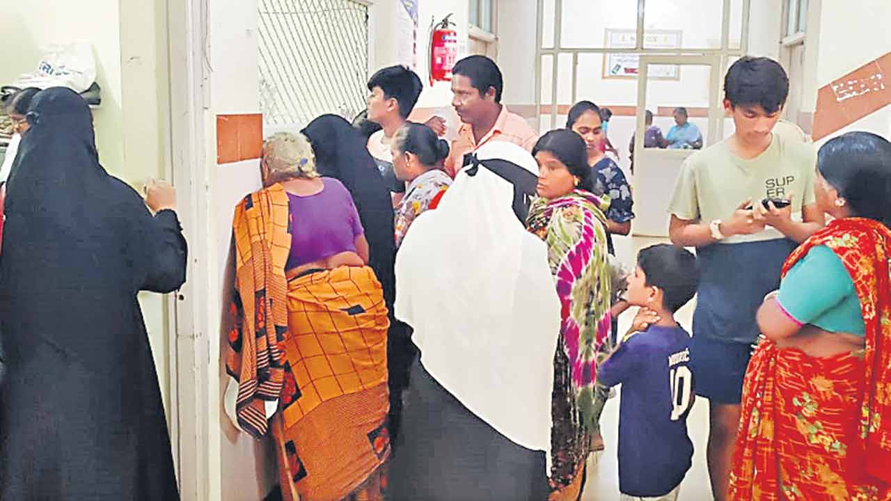 సర్కారు దవాఖానలకు సుస్తి