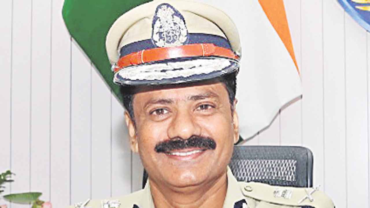CP Kothakota Srinivas Reddy | అవినీతి అక్రమాలకు పాల్పడితే ఇకపై సస్పెన్షన్లు ఉండవ్‌.. తీసేసుడే: సీపీ శ్రీనివాస్‌రెడ్డి